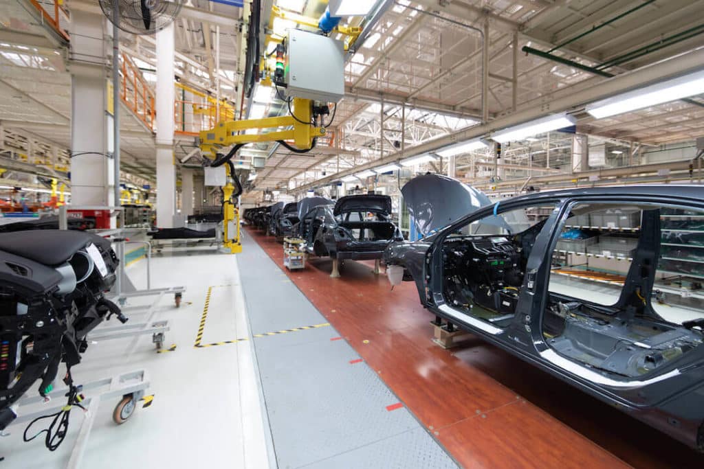 Top logistic challenges global OEMs face in the automotive industry ...